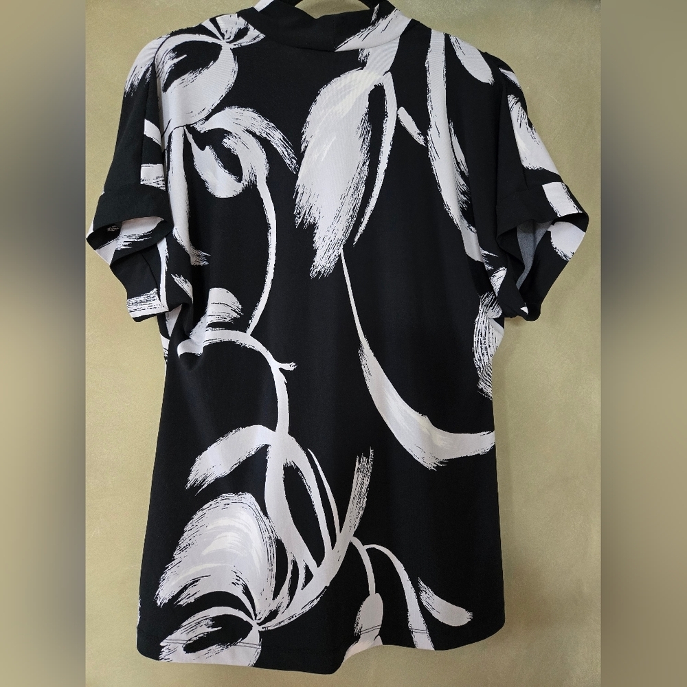 BCBGMaxAzria | Black and White Women's Top, Size L - Picture 2 of 6
